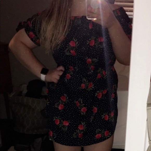 Blush off the shoulder flower dress - Picture 3 of 6